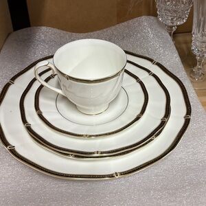 Wedgewood China Windsor Black Pattern, Gold Trim. 4pc place settings, 3 to sell.